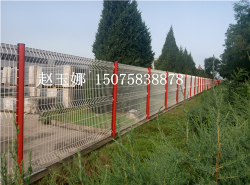 桃型柱護(hù)欄網(wǎng)，熔堅固美觀于一身的護(hù)欄網(wǎng)產(chǎn)品