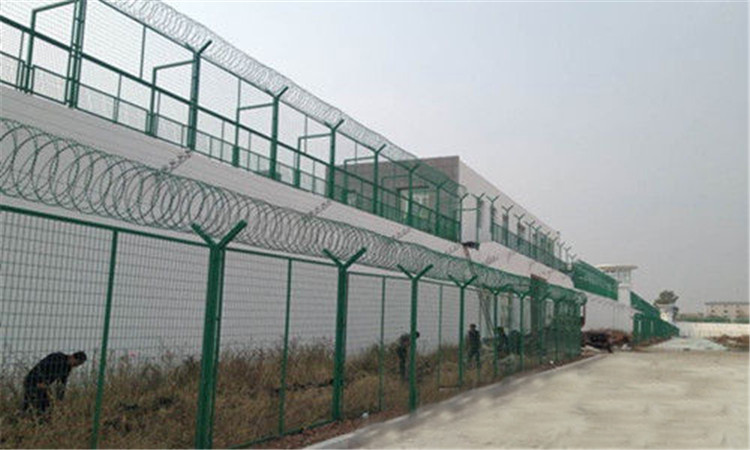 看守所、拘留所安裝防攀爬金屬隔離網(wǎng)時的注意事項